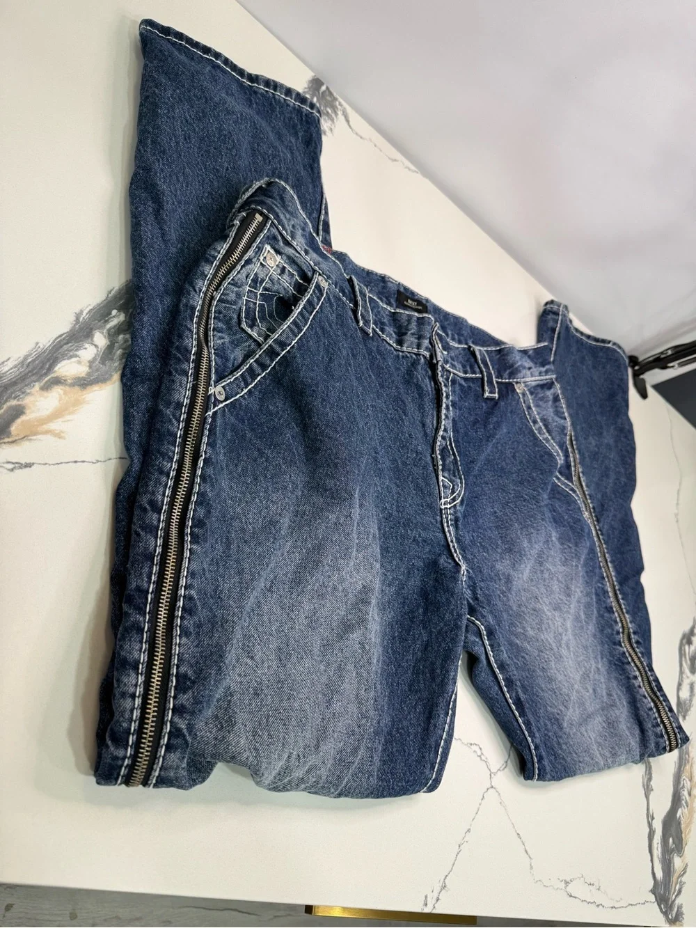 True Religion Ricky Big T Arch Logo Relaxed Straight Men’s Size 38